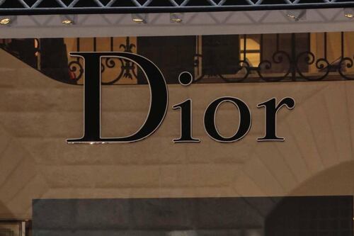 Furto da Dior, colpo gobbo a Firenze: "banda del buco" porta via prodotti per 200mila euro