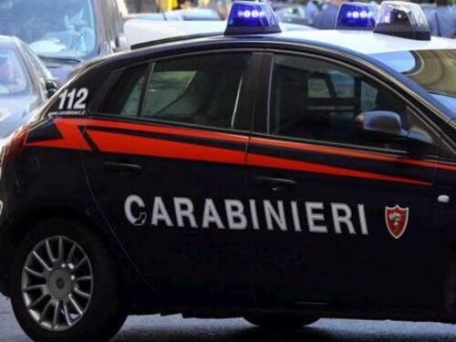 Il cancello del parco giochi crolla e uccide una bambina di tre anni