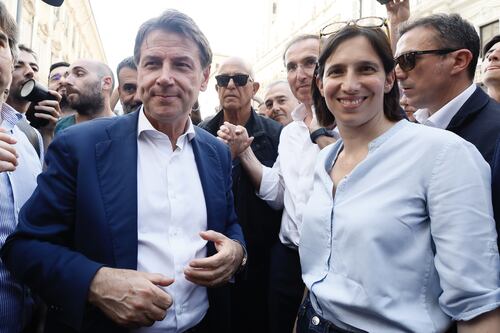 Conte e le truppe grilline fanno a gara con Schlein & Co. a chi è più di sinistra