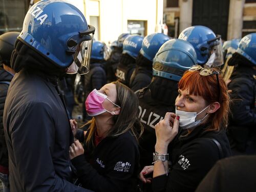 Poliziotto ferito a Roma, il sindacato Mosap tuona contro il governo: "Si assuma responsabilità"