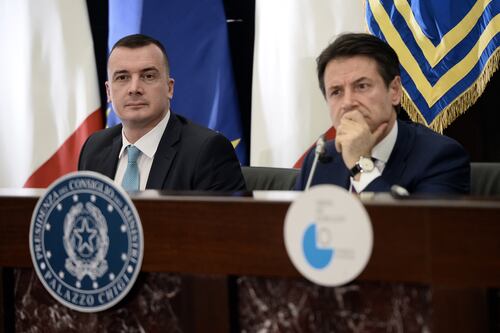 Clamoroso a Palazzo Chigi. Conte guadagna la metà di Casalino