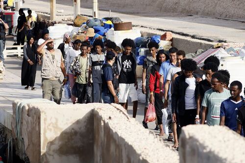 Migranti, così i giudici "rossi" hanno liberato oltre 100 clandestini