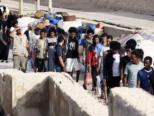 Migranti, così i giudici "rossi" hanno liberato oltre 100 clandestini