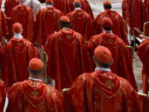 Conclave 2025, la fumata è nera: domani il nuovo voto per eleggere il Papa