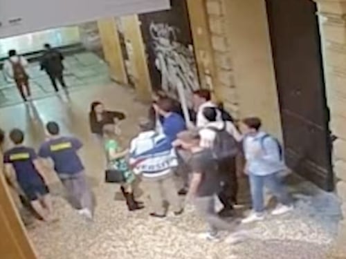 Bologna, Leonardo racconta l’aggressione agli studenti: “Agguato vigliacco, ma qui è la normalità"