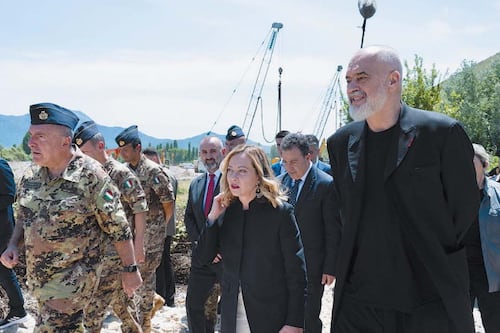 Migranti, nuove regole della Commissione Ue. Meloni: "Bene la lista dei Paesi sicuri"