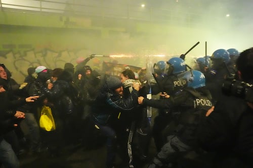 Violenza, così agiscono i nuovi black-block: tattiche, strategie e addestramento