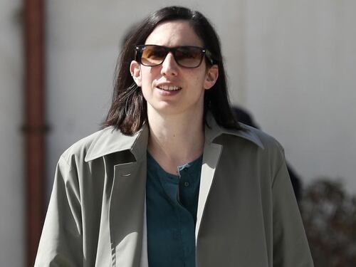 Elly Schlein, l'armocromista da 300 euro l'ora scatena il Parlamento