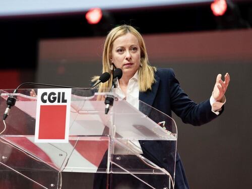 Giorgia Meloni, lezione alla Cgil. Appello all'unità, e strappa anche un applauso