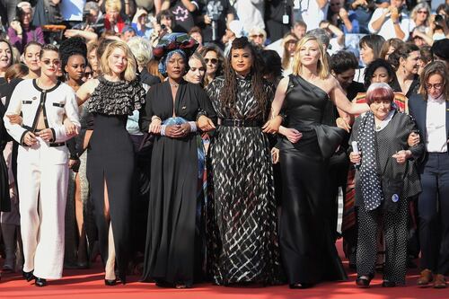 Cannes 71 a due facce: "parata" femminista dopo il red carpet osé