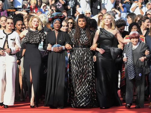 Cannes 71 a due facce: "parata" femminista dopo il red carpet osé
