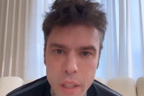 Fedez mai visto così: "Scoprirò chi siete", sfogo dopo le frasi choc sul figlio Leone