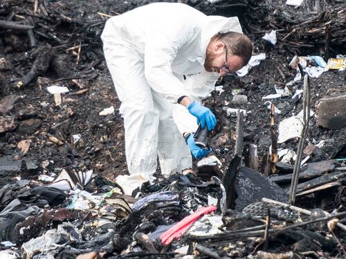 Senza tetto carbonizzato tra degrado e immondizia