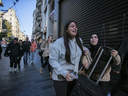 Attentato a Istanbul, bomba tra la folla in pieno centro