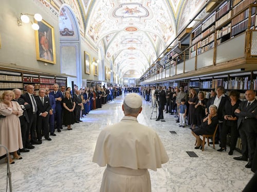 Papa Leone cancella i tagli agli stipendi dei cardinali decisi da Bergoglio