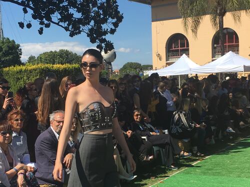 Vip, alta moda e cappellini: l'eleganza vince a Capannelle