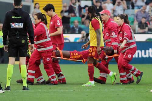 Paura a Udine, malore per Ndicka della Roma. Partita sospesa