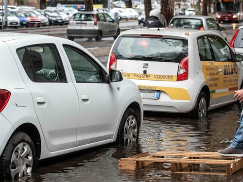 Un acquazzone manda Roma in tilt