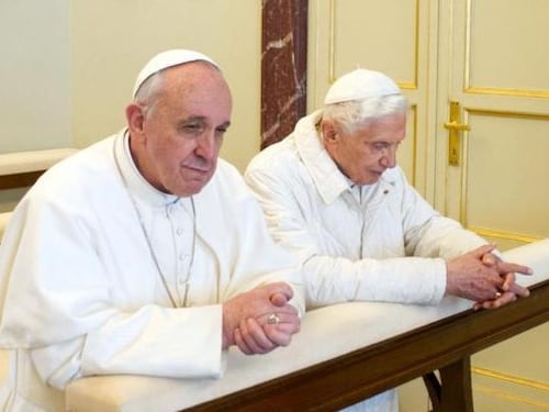 Due papi, nuove regole per Ratzinger. E sui preti sposati Sarah tira fuori le prove