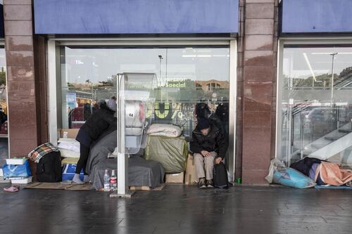 Scippi, spaccio e violenze: espulso 7 volte in due anni, ma mai rimpatriato