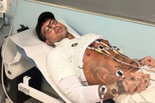 Fabrizio Corona, il ricovero per una "grave infezione" e le dimissioni. Dove lo aspettano lunedì...