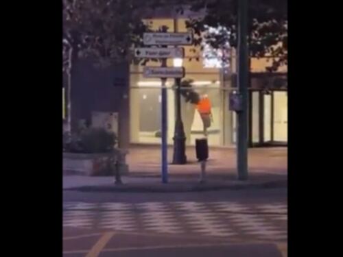 Bruxelles: urla "Allah akbar" e spara col kalashnikov. Due vittime, killer in fuga