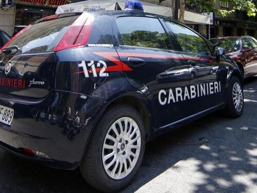 Siena, ivoriano accoltella l'autista del bus. I carabinieri gli sparano alle gambe