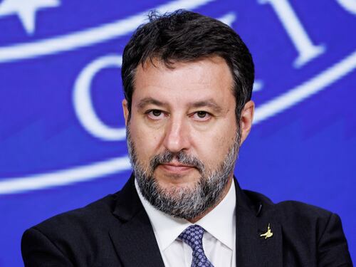 Sciopero treni e aerei, Salvini vuole una soluzione per evitare il caos