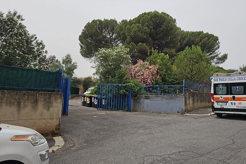 Vigne Nuove, fiamme alte vicino a un asilo: evacuati più di 50 bimbi