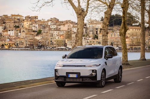B10 il Suv della rivoluzione ibrida