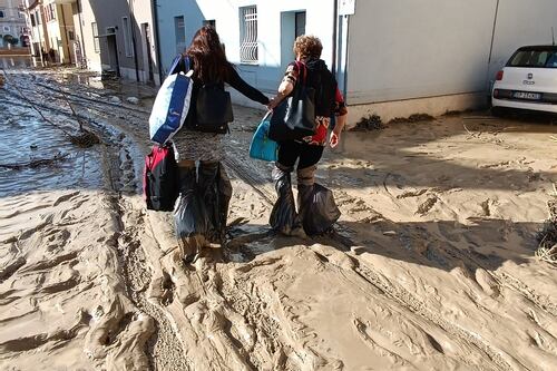 Alluvione nelle Marche, morti e fango: è stato d'emergenza
