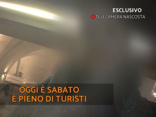 Attenti a Madame furto: la borseggiatrice seriale del metrò colpisce ancora