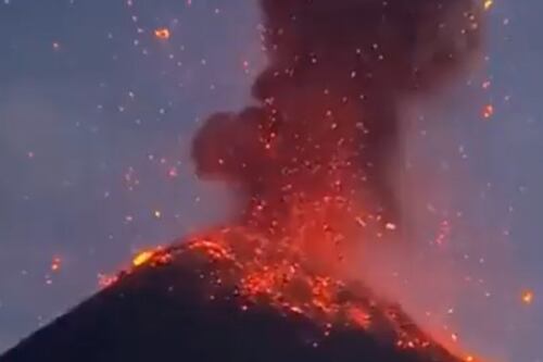 L'Etna torna a eruttare: fontana di lava e immagini spettacolari