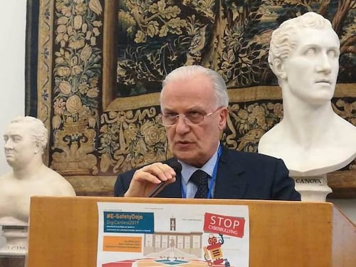 "Non riaprite le scuole il 7 gennaio". La protesta di cento presidi romani