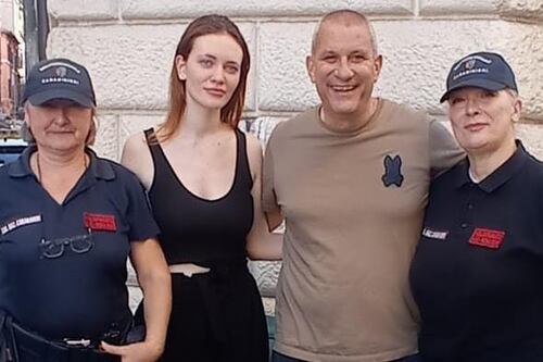 Roma, turista russa perde soldi e documenti, soccorsa dal deputato di FdI