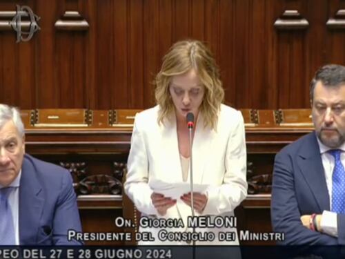 Ue, Giorgia Meloni contro la "logica dei caminetti". No ai migranti illegali