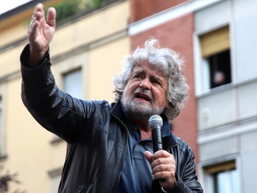 La base contro Grillo: abolire il reato di clandestinità