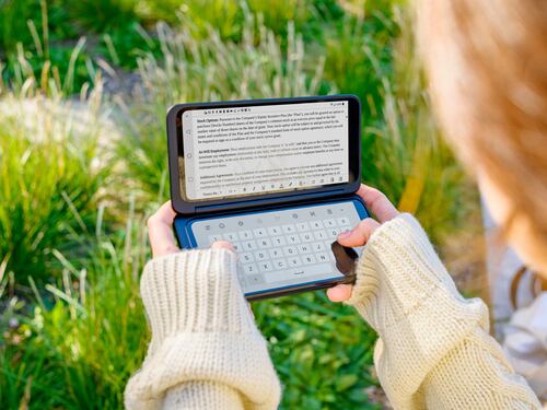 Lg G8X ThinQ, ecco lo smartphone col doppio schermo. Tecnologia per la generazione multitasking