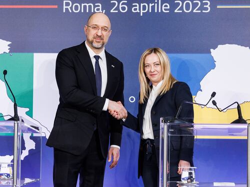 Conferenza Ucraina, Giorgia Meloni sprona gli imprenditori a investire