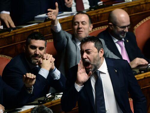 Manovra ok tra le polemiche. Passa la fiducia