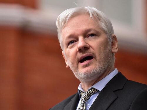 Wikileaks, telefonini e Tv: così la Cia ci spia