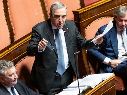 Ddl antisemitismo, protesta con lo slogan “no alla norma-bavaglio”. Gasparri: iniziativa grave