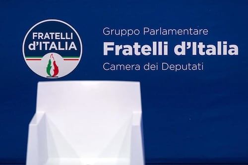 Vandali in azione nella sede di Fratelli d'Italia. "La sinistra non ci fermerà"