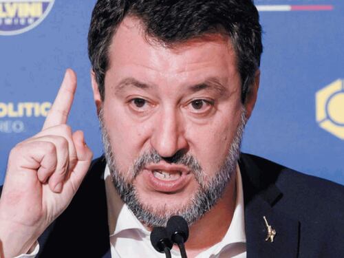 Salvini fa impazzire la sinistra: "Giù le mani dalla polizia"