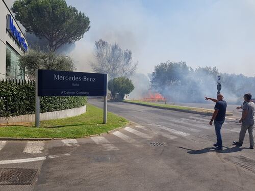 Vigili del fuoco sulla Tiburtina allo stabilimento Mercedes