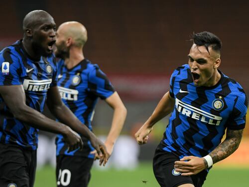 L'Inter stende il Napoli 2-0 a San Siro e torna seconda: esultanza polemica di Lautaro Martinez