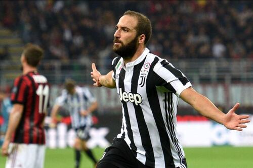 Bis di Higuain e la Juve spedisce il Milan all'inferno