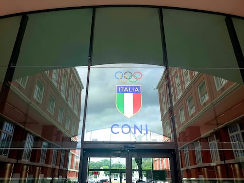 Coni smaschera la bugia: "Notizie non vere su dipendenti altri Comitati olimpici europei"