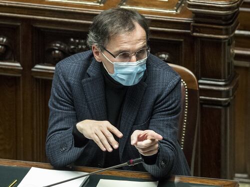 Non hanno dignità: esplode la polemica di Francesco Boccia sui no-vax e le leggi razziali