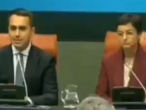 Luigi Di Maio la caduta sul coronavairus Parla italiano e lo pronuncia così